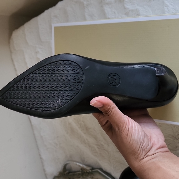 NWT - Michael Kors Dorothy Flex Pump - Picture 4 of 8